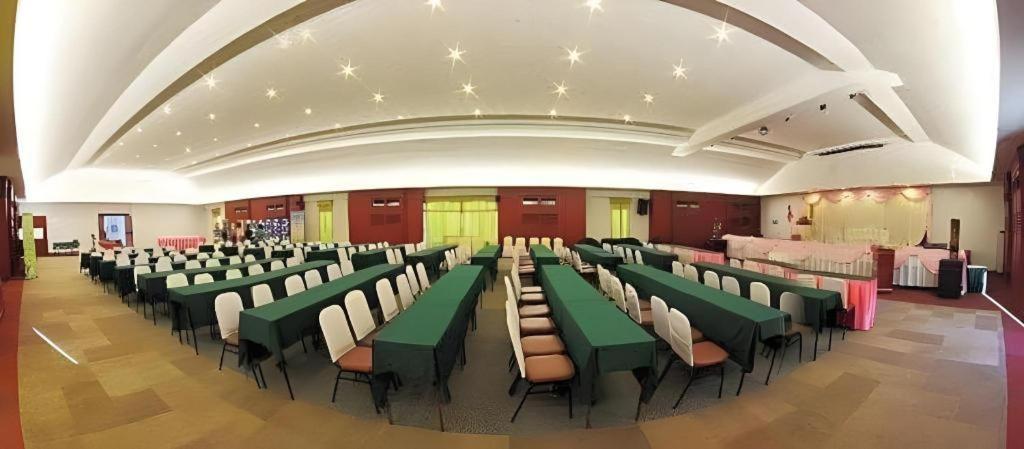 Beverly Hill Park Hotel Nakhon Sawan Eksteriør bilde